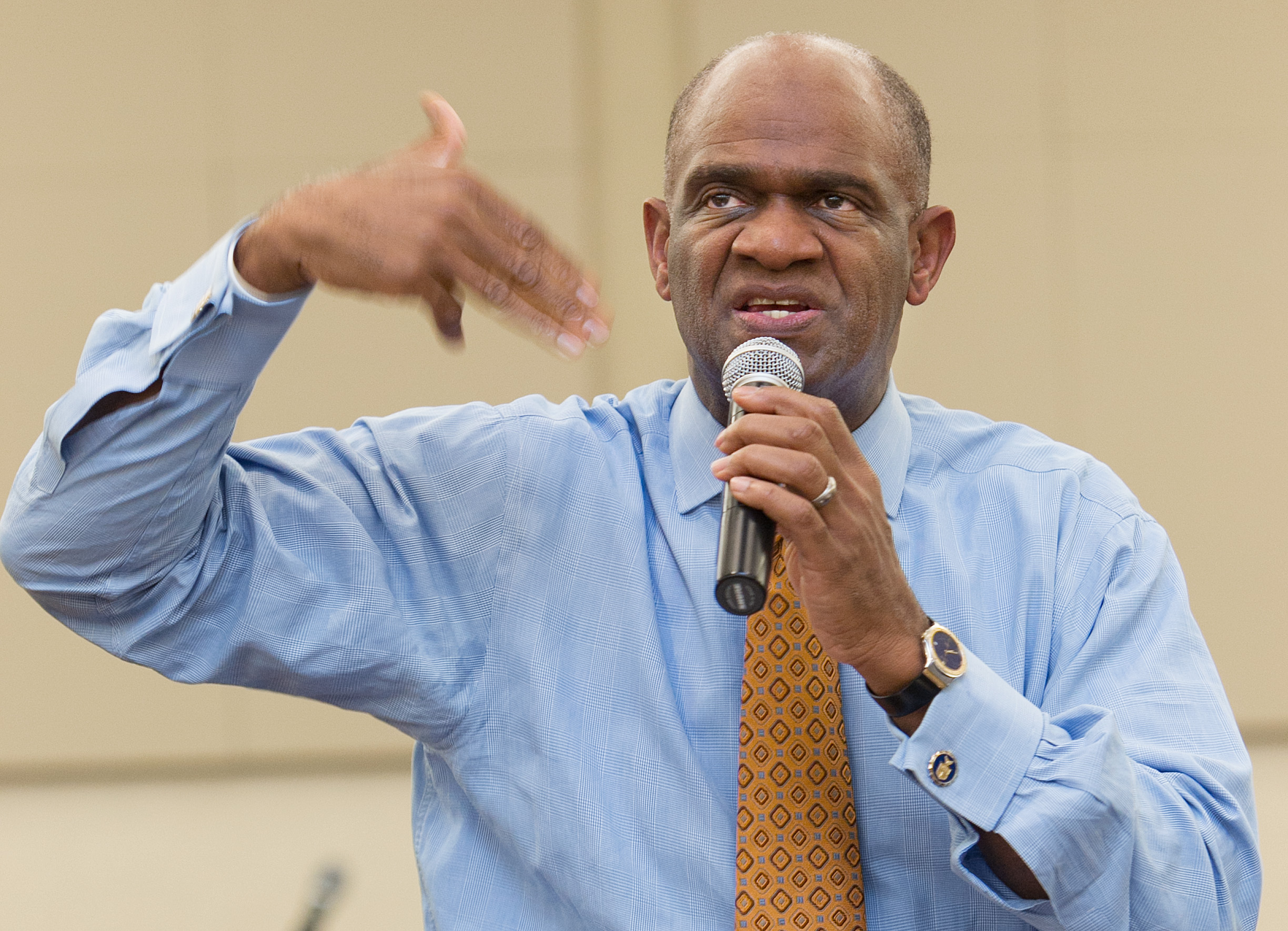 UMC pastor Kirbyjon Cald­well resumes preaching following guilty wire