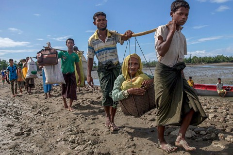 Rohingya Muslims fleeing