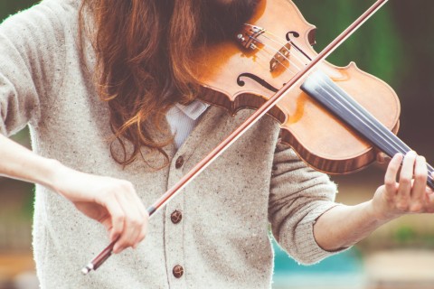 Violinist playing posture