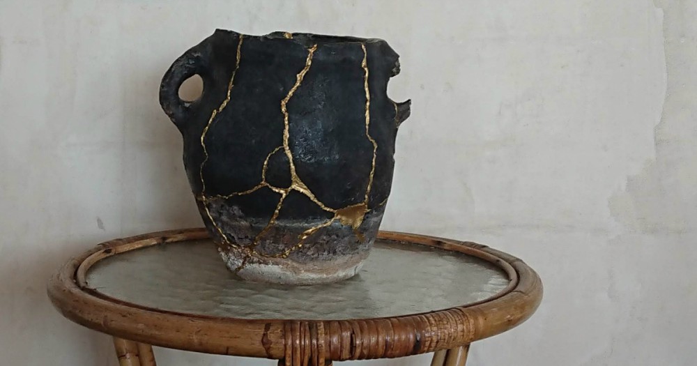 Kintsugi pottery
