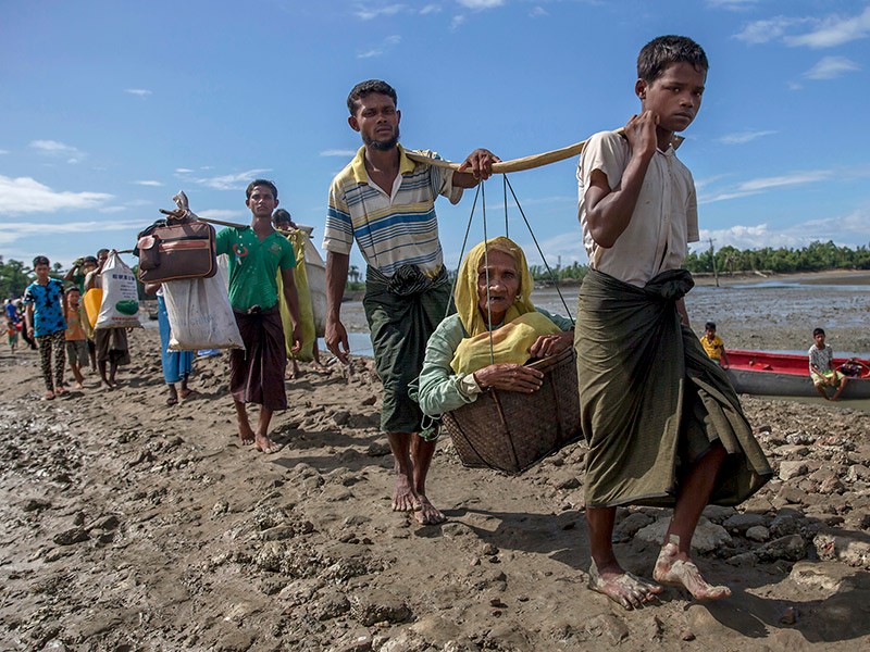 Rohingya Muslims fleeing