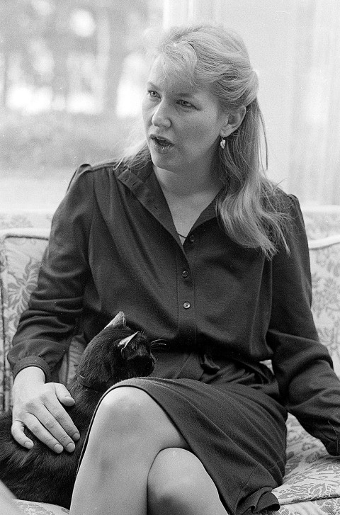 photo of Annie Dillard with a cat