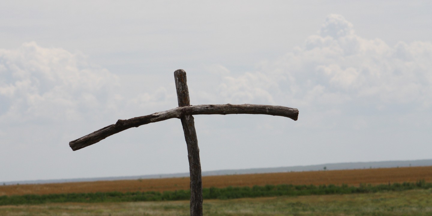 photo of cross in rural Kansas